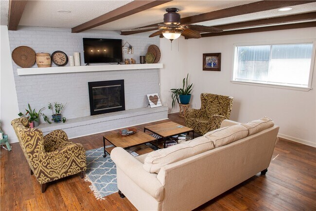 Building Photo - 1861 W Deane St