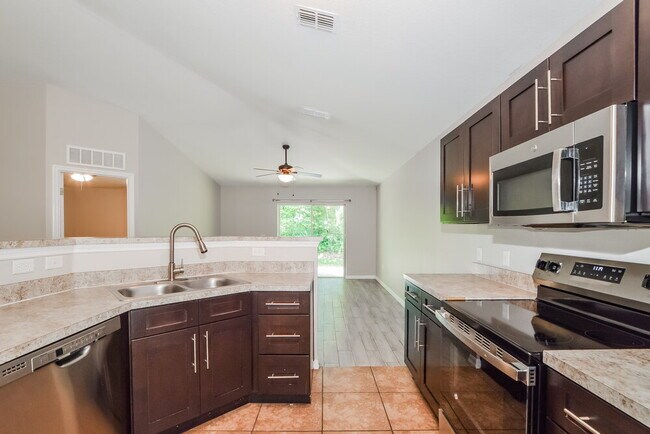 Building Photo - 1504 Sterns Dr