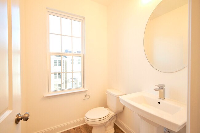 Building Photo - 13868 Randolph Pond Ln