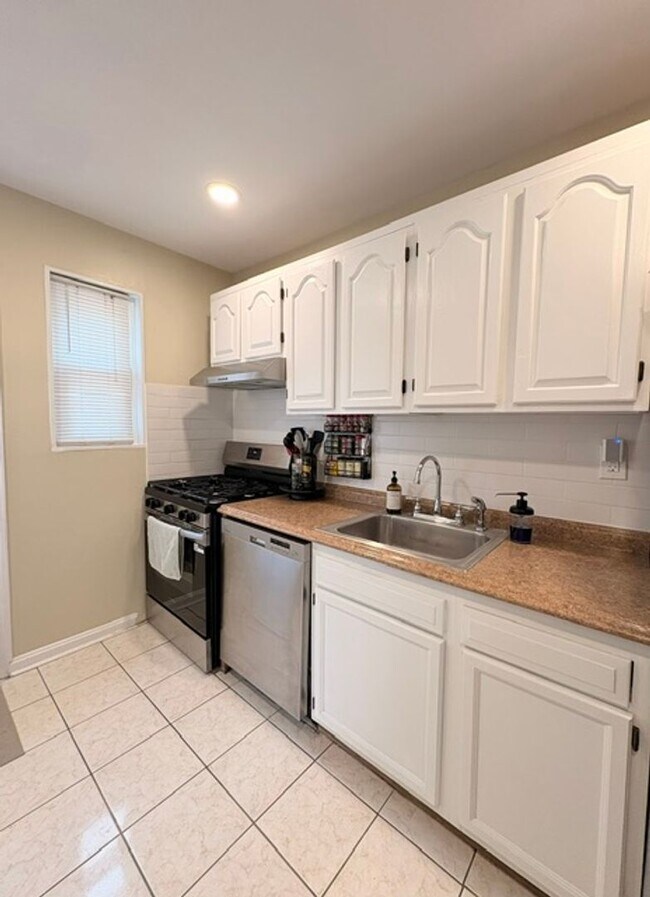 Building Photo - 13520 Grenoble Dr