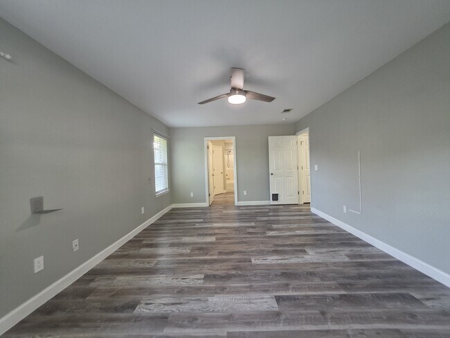 Building Photo - 1682 Village Pkwy