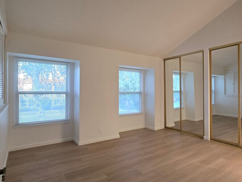 Building Photo - 4275 Dry Bed Ct