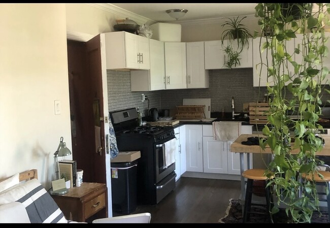 Building Photo - 2129 N Dayton St