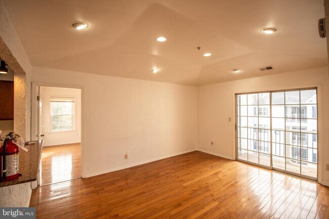 Building Photo - 1337 Waterford Dr