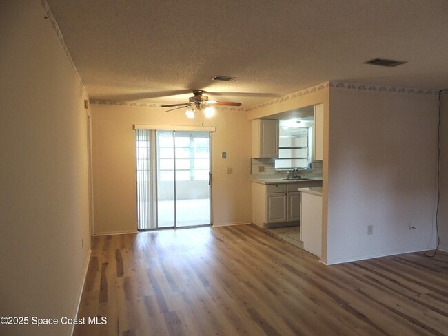 Building Photo - 2049 Ixora Dr W