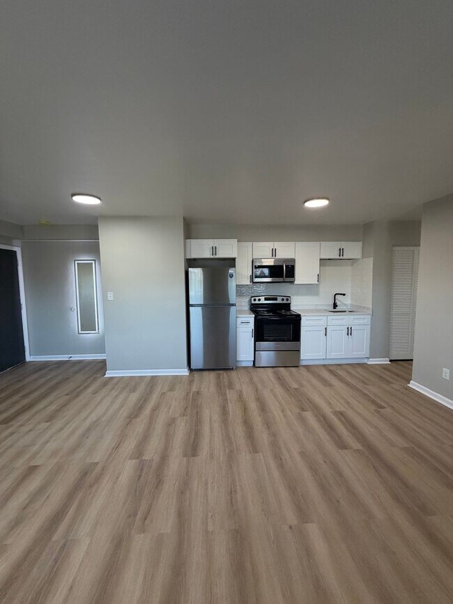 Building Photo - Live in Style at Bellagio East Living I: Convenient and Vibrant Community in Indianapolis