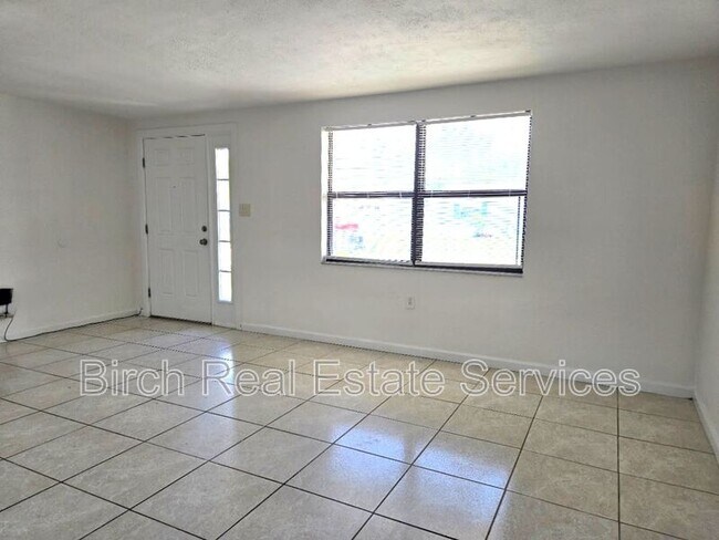Building Photo - 1247 Chelsea Ln