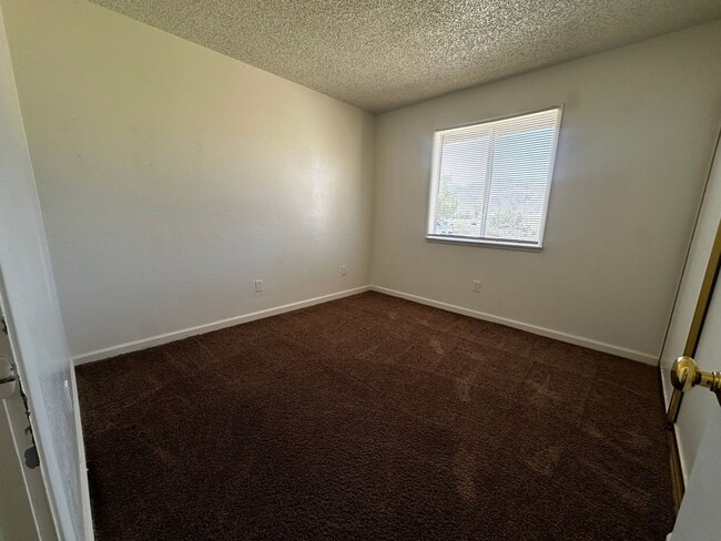 Building Photo - 71960 Sunnyslope Dr