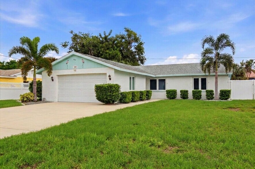 Building Photo - 6309 Flamingo Dr