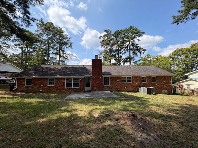 Building Photo - 105 Coker Dr