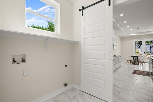 Building Photo - 2401 Thurber Ln