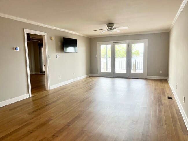 Building Photo - 110 N Water St