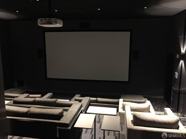 Building Photo - 338 Main St