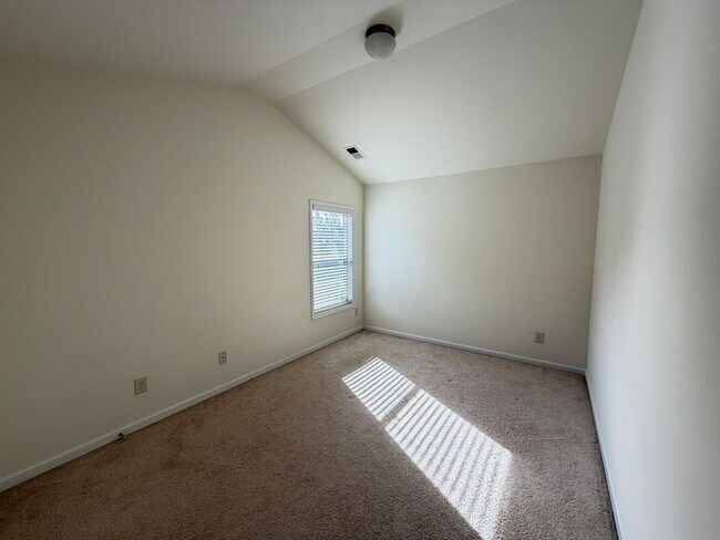 Building Photo - 308 Privet Cir