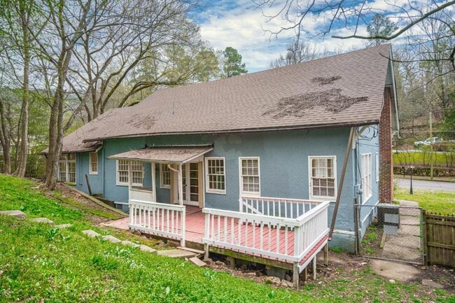 Building Photo - 113 Dell St