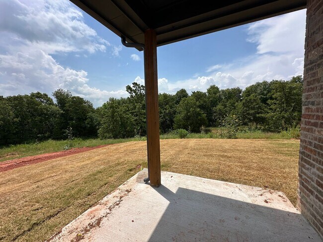 Building Photo - Open Floor Plan 4 Bed 2 Bath Home in Newalla on 1.31 Acre Lot!