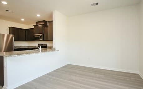 Building Photo - 545 Bains St