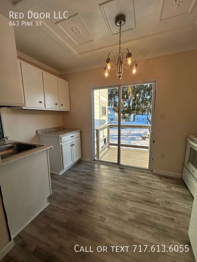 Building Photo - 643 Pine St