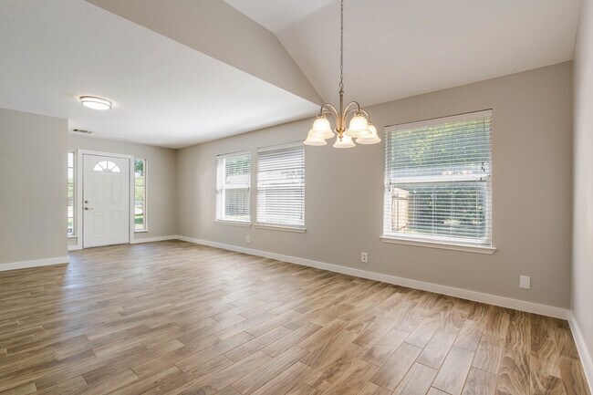 Building Photo - 1302 Crete Ln