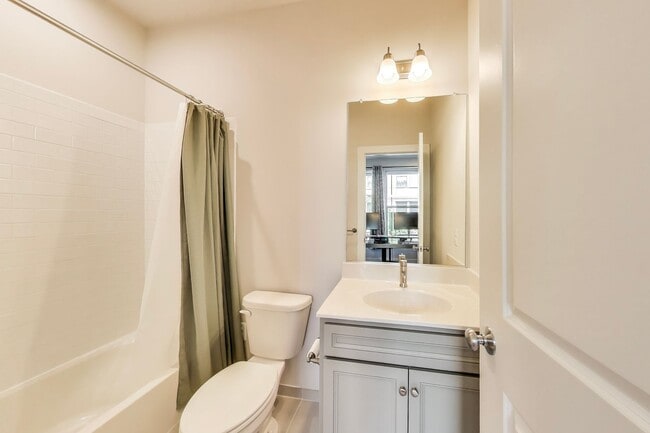 Building Photo - Stunning Contemporary Townhome - 4 Bedroom...