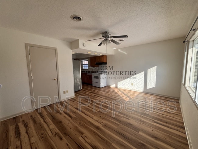 Building Photo - 1008 E Fischer St