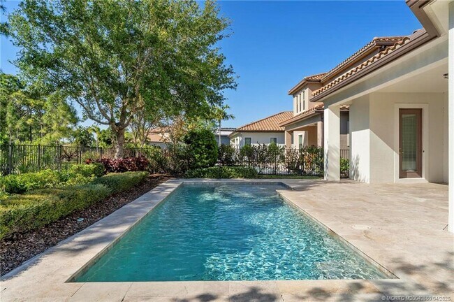 Building Photo - 255 Calmo Cir