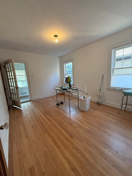 Building Photo - 5266 N La Crosse Ave