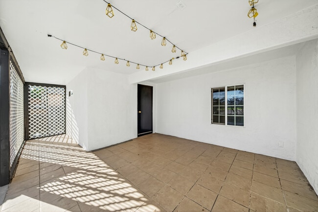 Building Photo - 1667 Valencia Ave