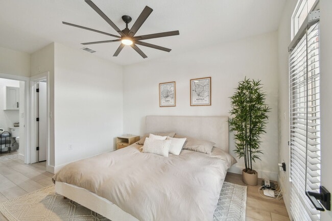 Building Photo - 5000 Culbreath Key Way