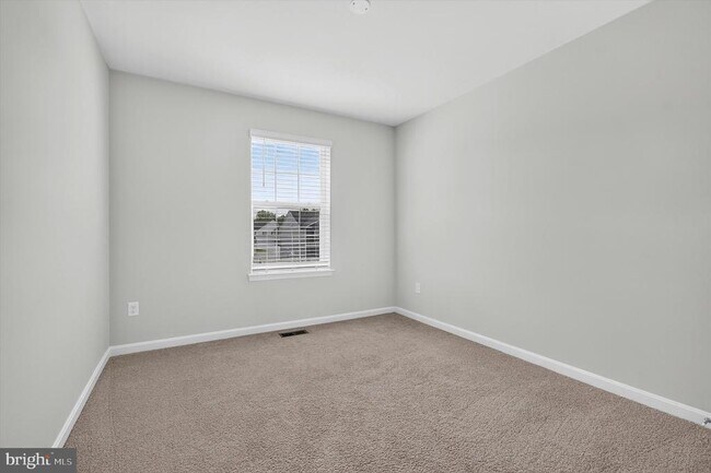 Building Photo - 3155 White Tail Dr
