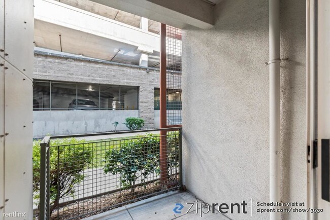 Building Photo - 1 br, 1 bath Condo - 1121 40th Street, Eme...