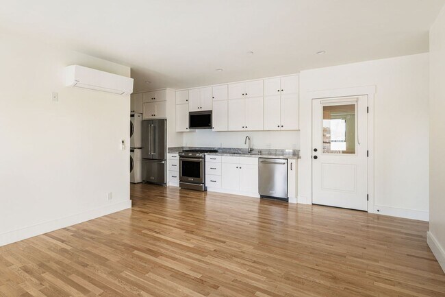 Building Photo - 5 Bed / 5 Bath Residence in Echo Park Now Available!