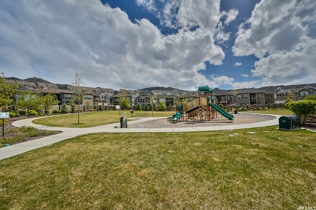 Building Photo - Amazing Townhome with Spectacular Views for Rent in Draper!