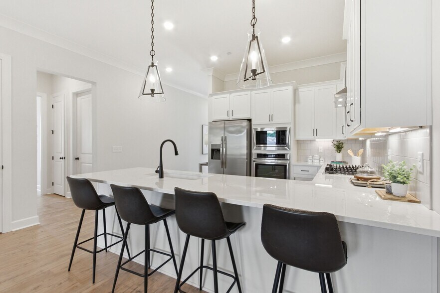Building Photo - 308 Buckwood Ave
