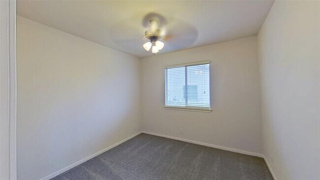 Building Photo - 903 Lantana Dr