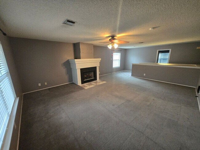 Building Photo - 8007 Sunshine Trail Dr