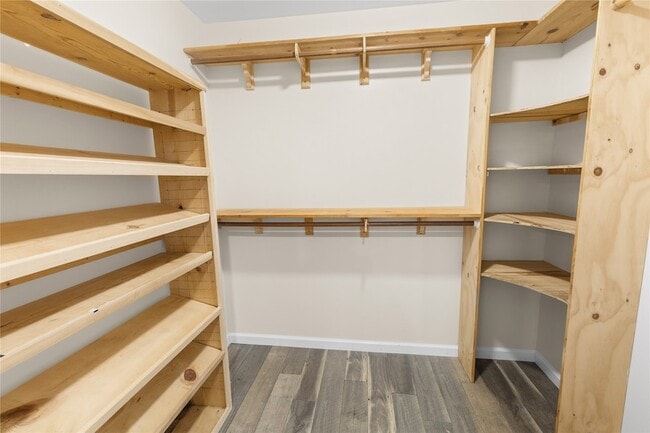 Building Photo - 302 Shadow Creek Dr