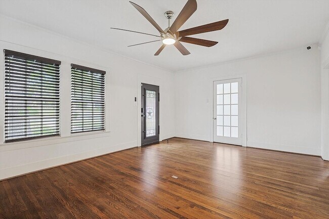 Building Photo - 5620 Richmond Ave