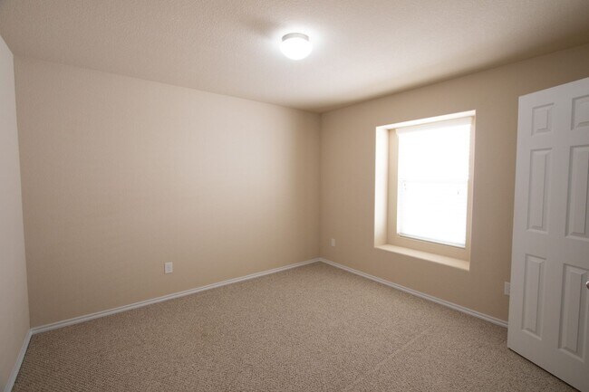 Building Photo - TWO WEEKS FREE RENT!!!  Welcome to this charming 3-bedroom, 2-bathroom home located in the vibran...