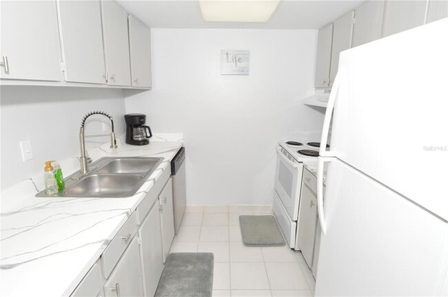 Building Photo - 12760 Indian Rocks Rd