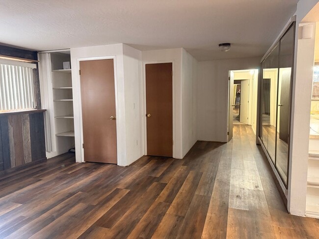 Building Photo - Great Post Falls Location!