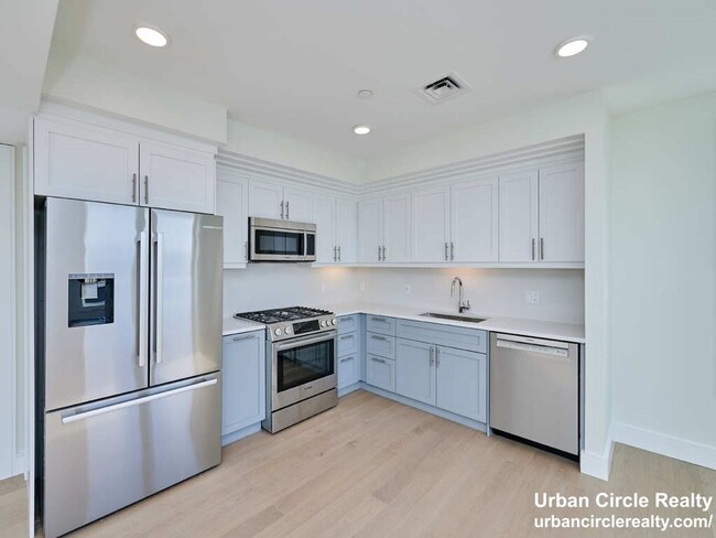 Building Photo - Spacious One Bed Now Available
