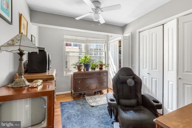 Building Photo - 714 Medina St