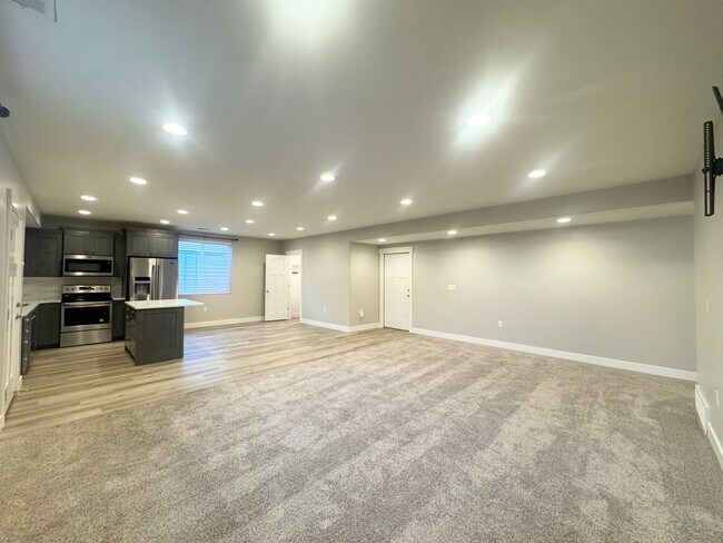 Building Photo - 6953 Canyon Meadows Dr