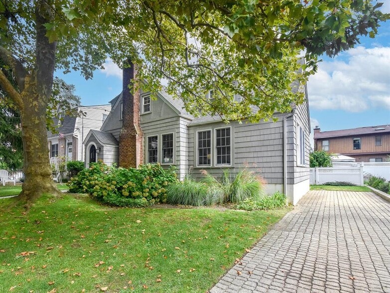 Primary Photo - 20 Oldwood Rd