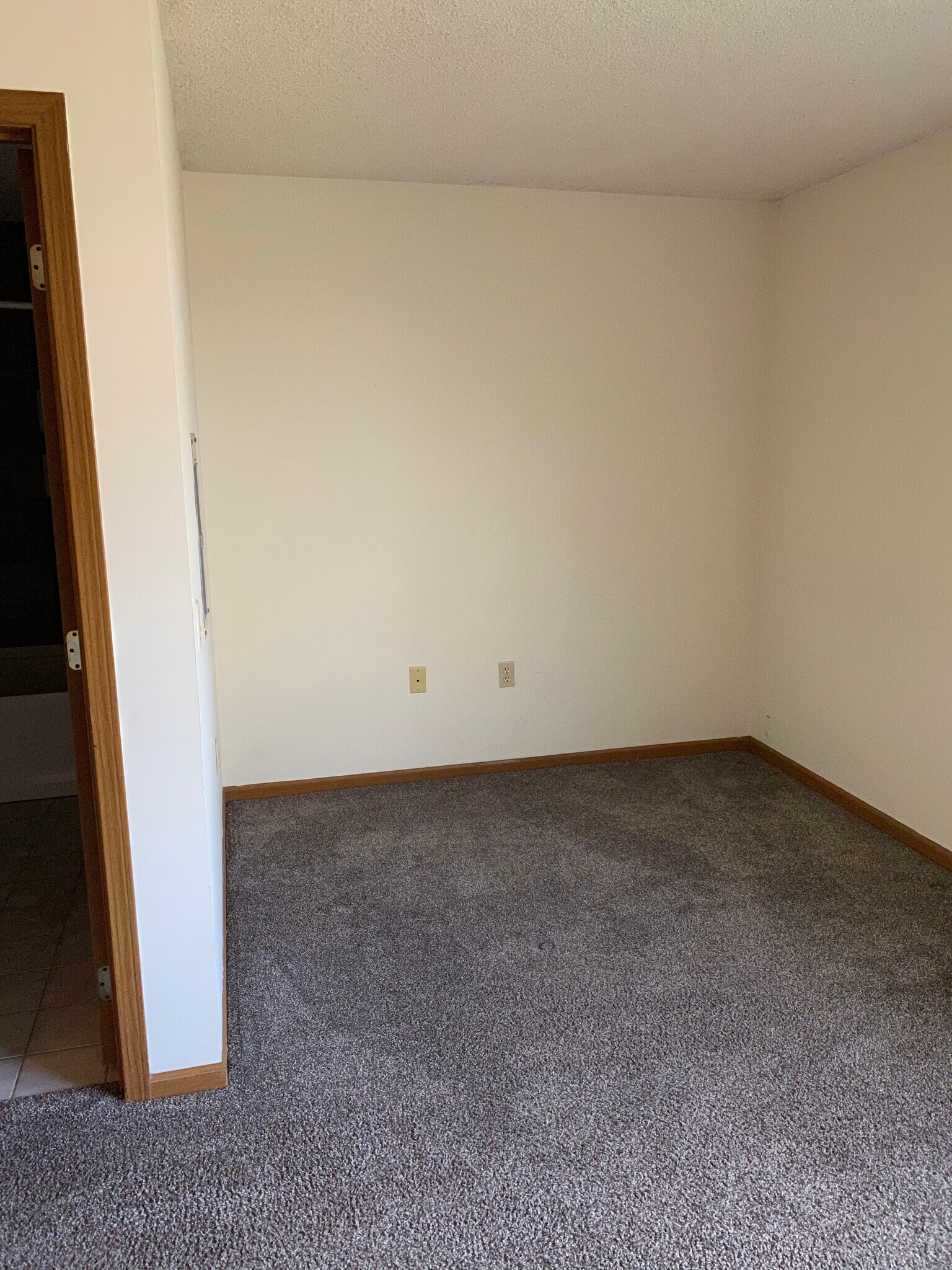 Bed cove - 101 S Shafer St