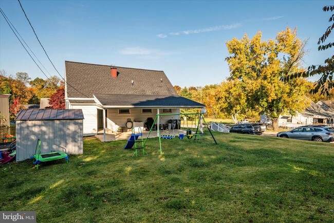 Building Photo - 741 Silver Creek Rd