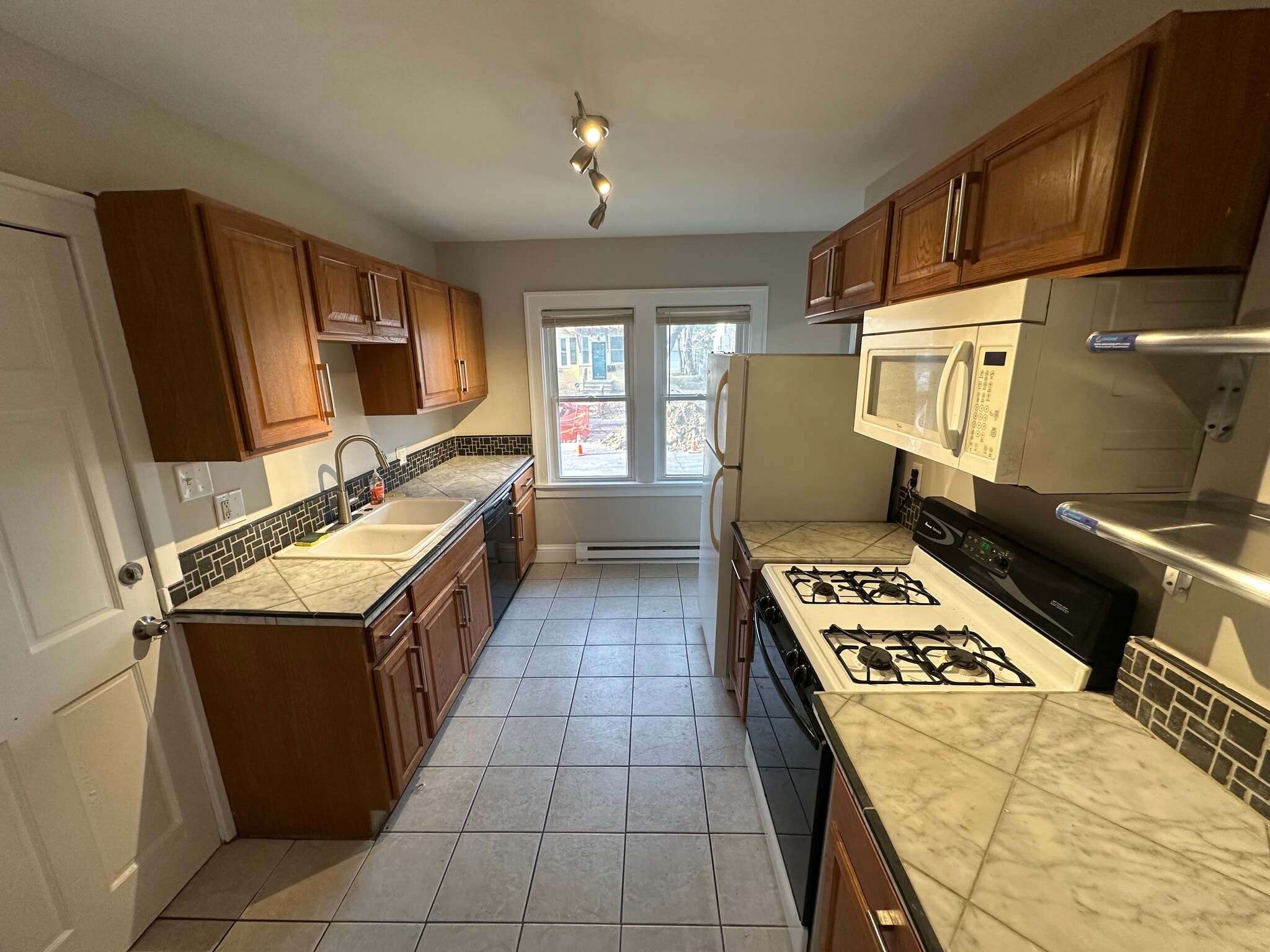 Building Photo - 235 Logan Ave N