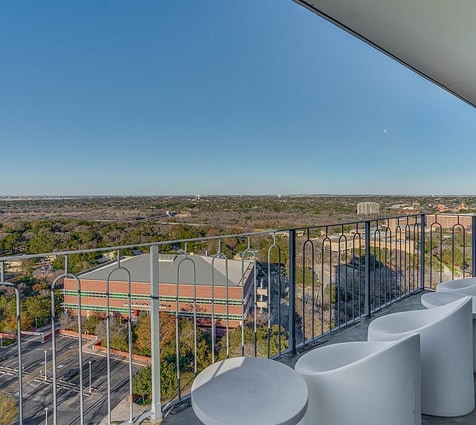 Building Photo - 700 Hildebrand-516.4