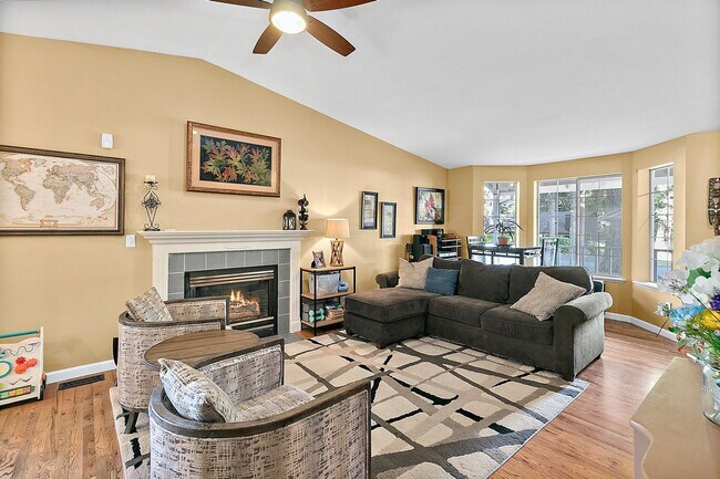 Building Photo - Lakeside Living in Lacey's Lake Forest Nei...